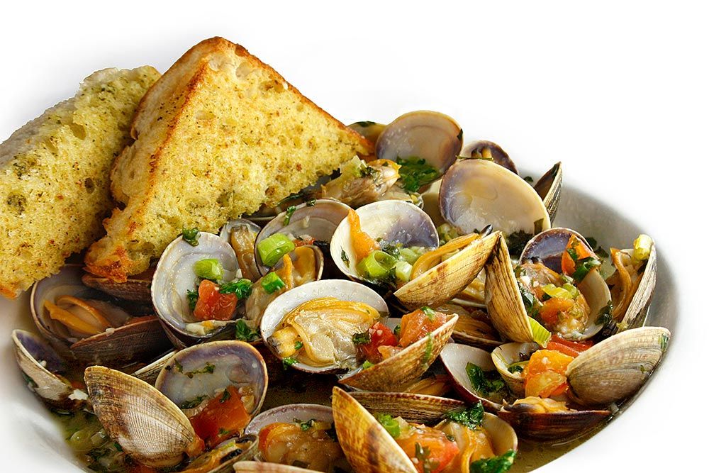 steamed clams with pesto garlic toast